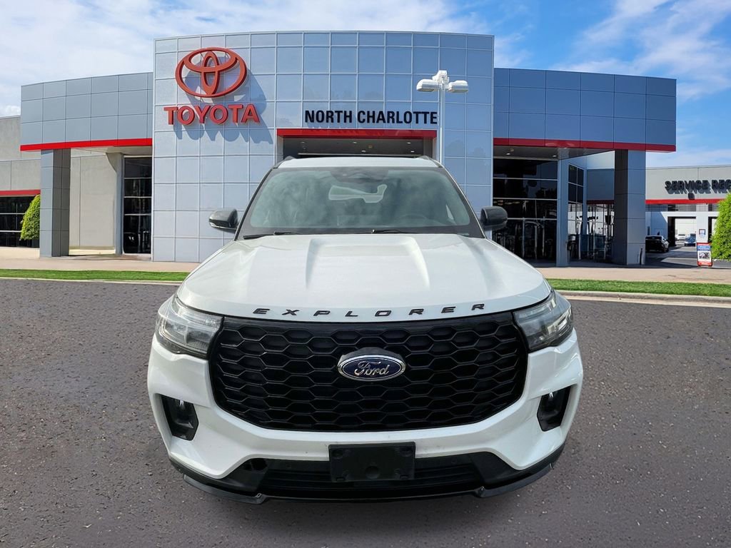 Used 2025 Ford Explorer ST-Line w/ ST-Line Street Pack image 5