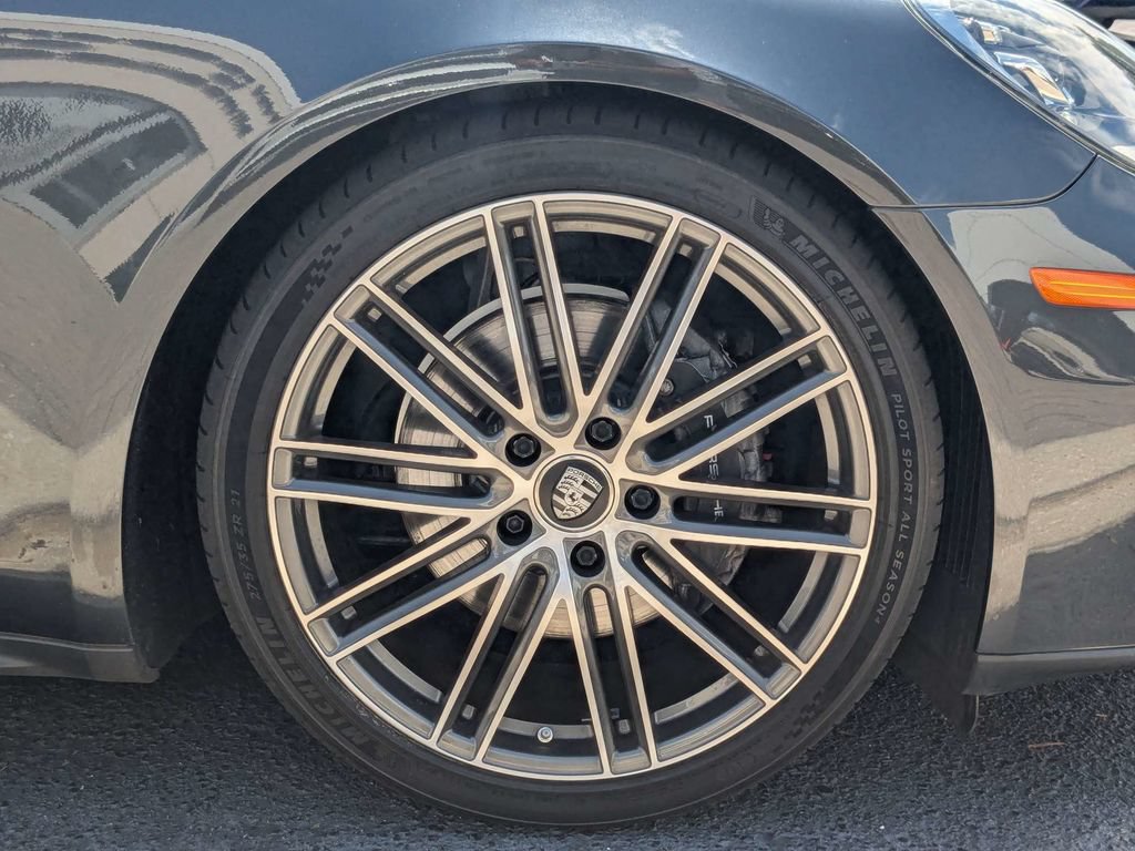 Used 2022 Porsche Panamera RWD image 12