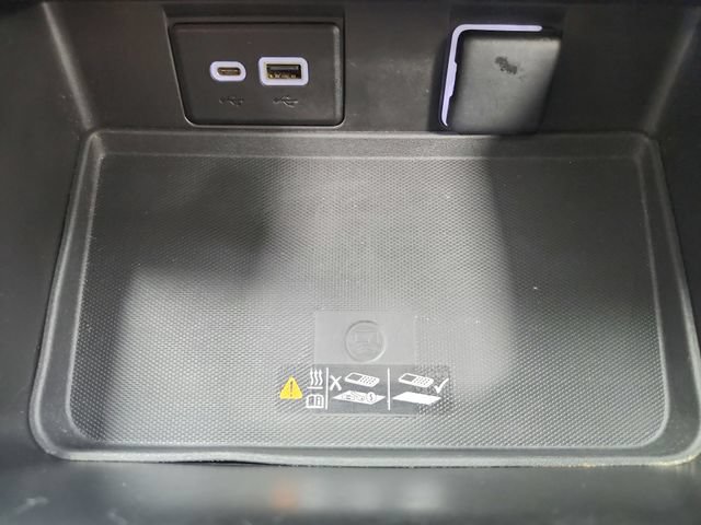 Used 2023 Chevrolet Suburban Premier AWD/4WD image 38