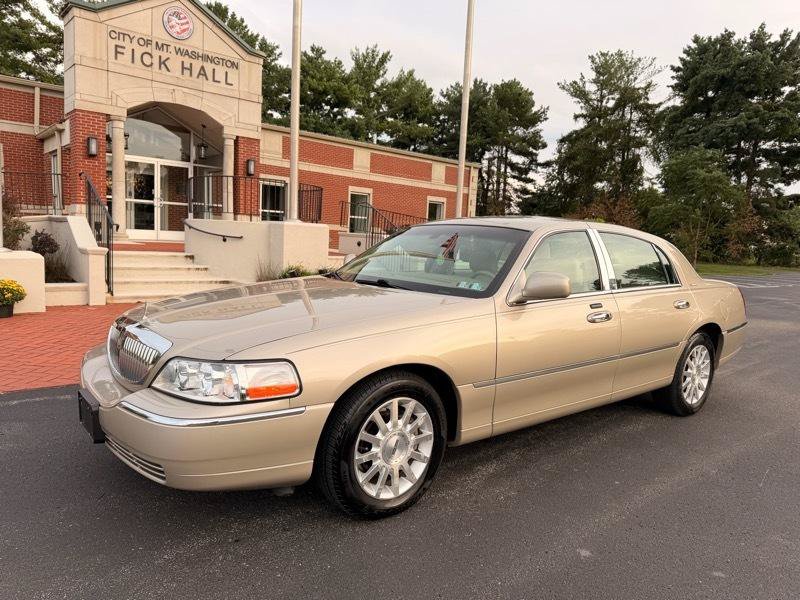 Used 2007 Lincoln Town Car Signature