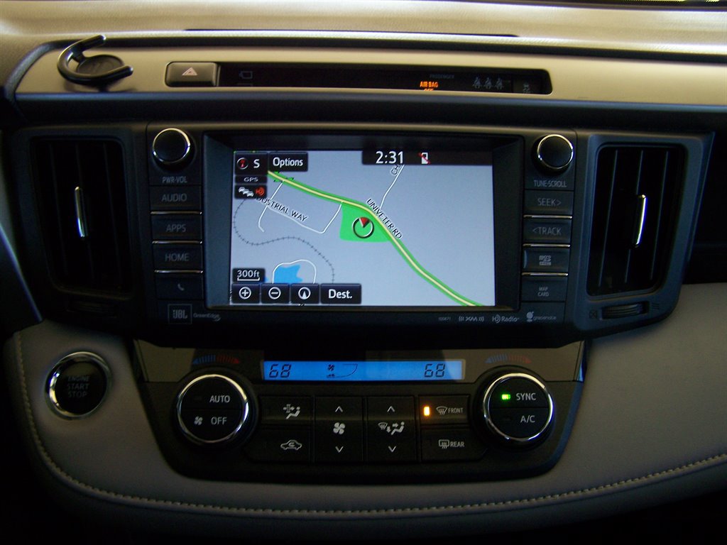 Used 2018 Toyota RAV4 Limited FWD image 11