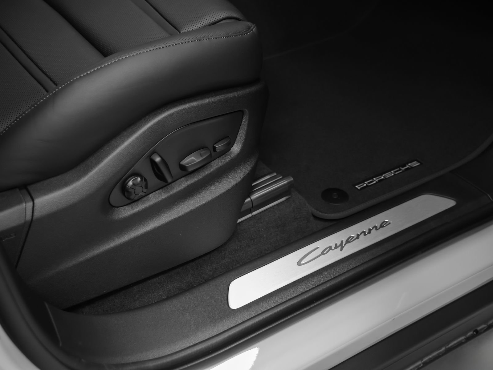 New 2026 Porsche Cayenne AWD/4WD image 21