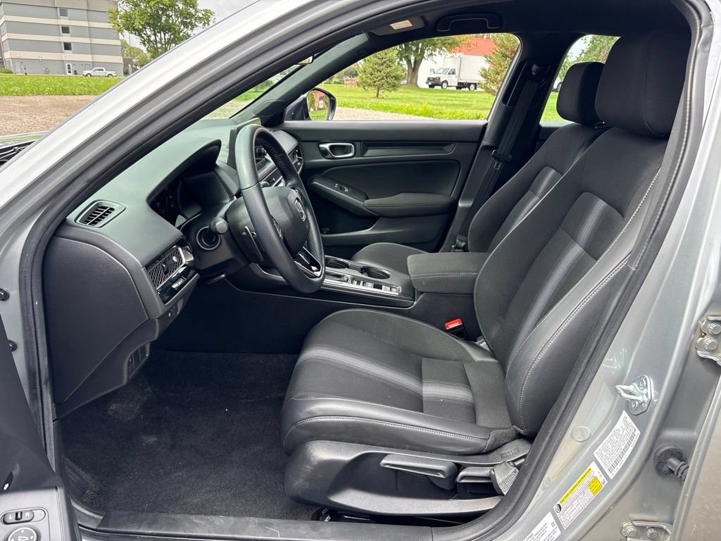 Used 2025 Honda Civic Sport image 13