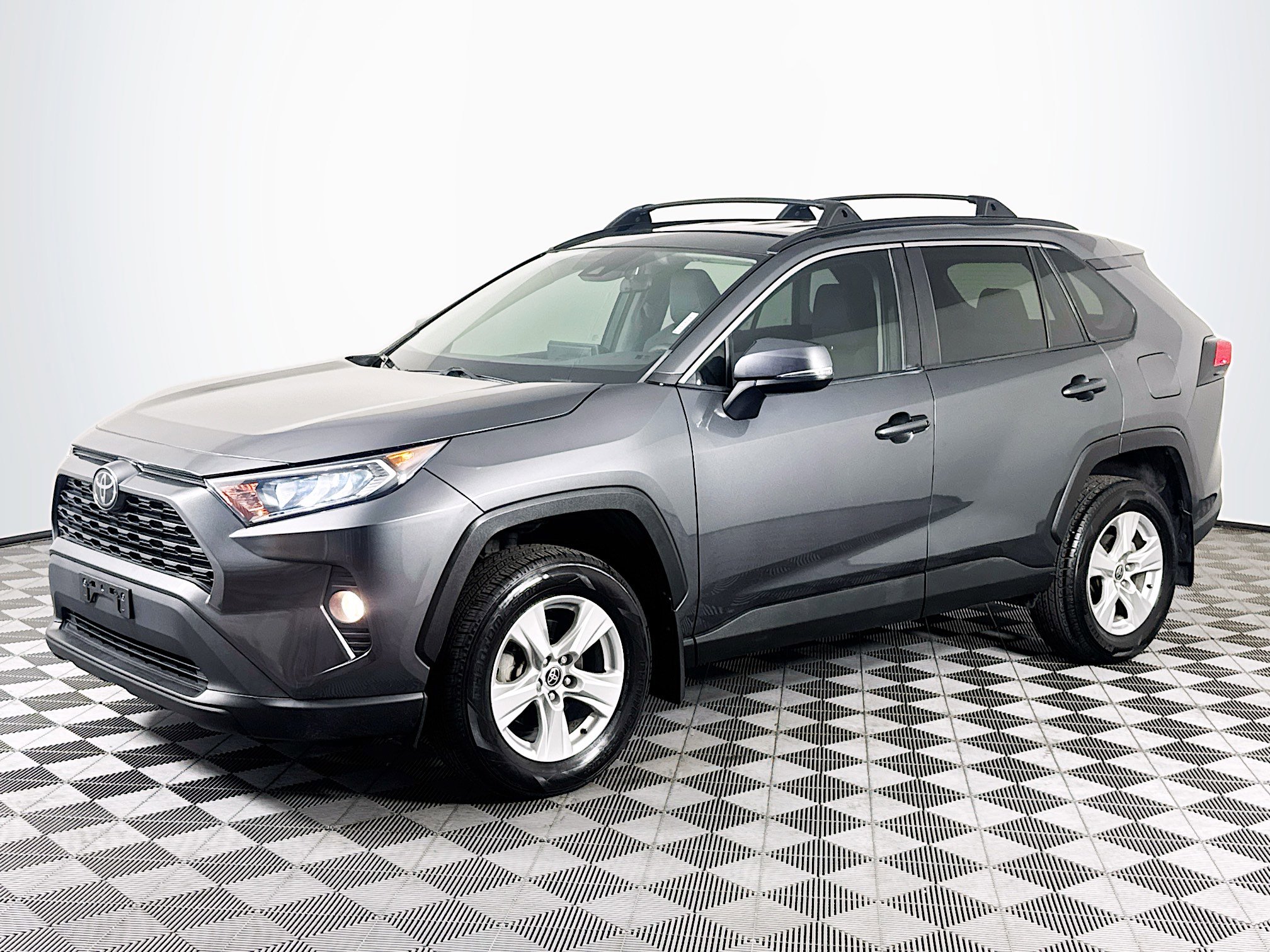 Used 2021 Toyota RAV4 XLE image 4