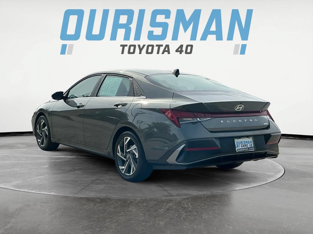 Used 2025 Hyundai Elantra Limited FWD image 5