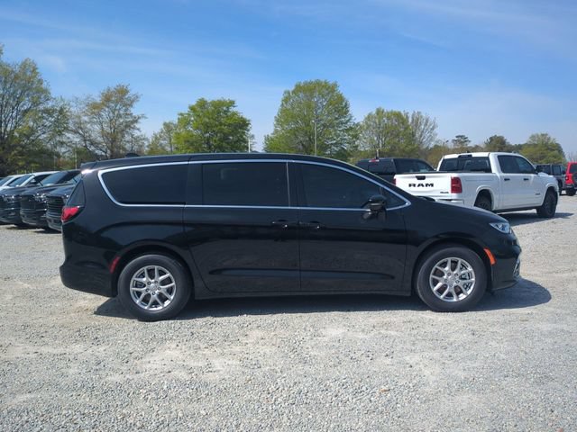 New 2026 Chrysler Pacifica Select FWD image 6