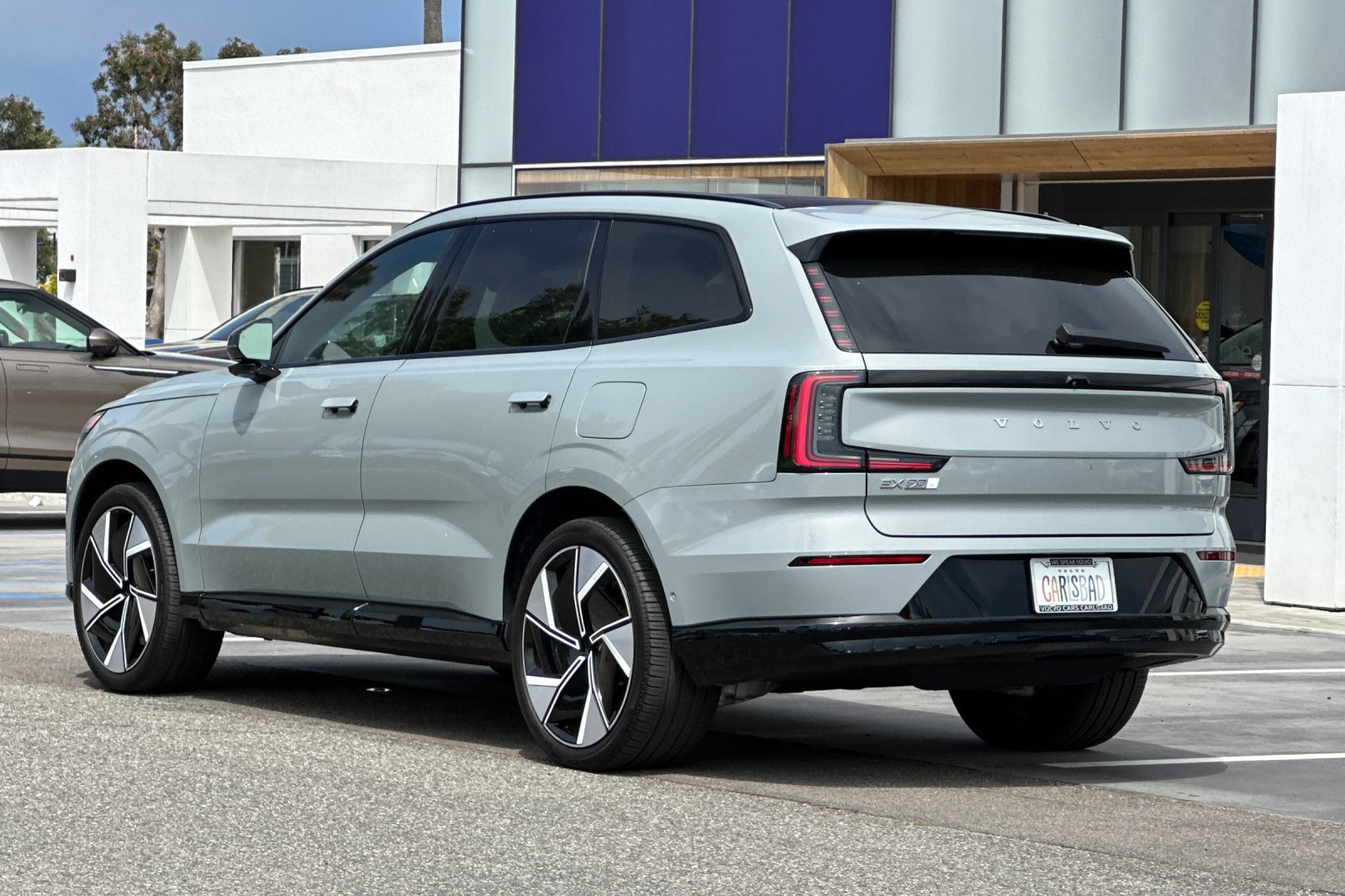 Certified 2025 Volvo EX90 Ultra AWD/4WD image 6