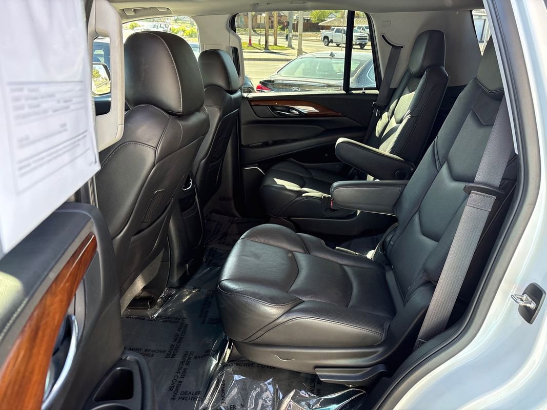 Used 2016 Cadillac Escalade Luxury AWD/4WD image 17