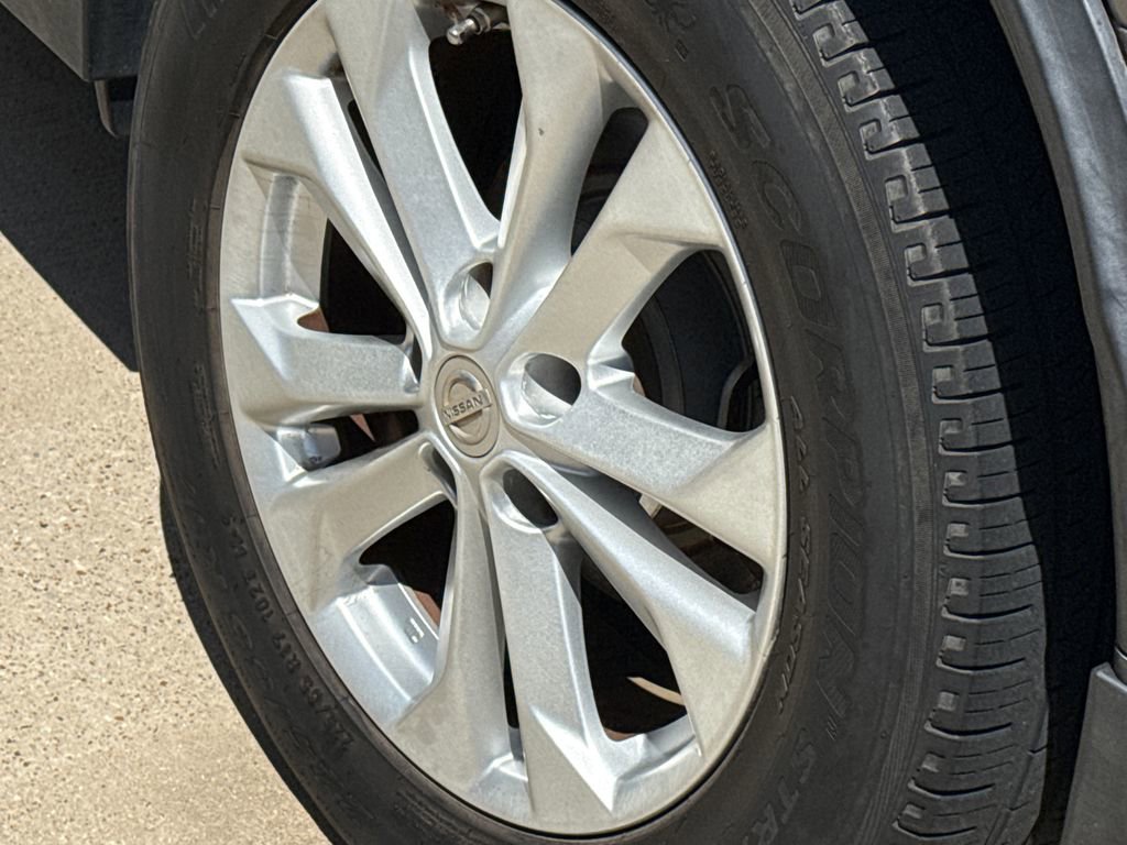 Used 2015 Nissan Rogue SV w/ SV Premium Package FWD image 10