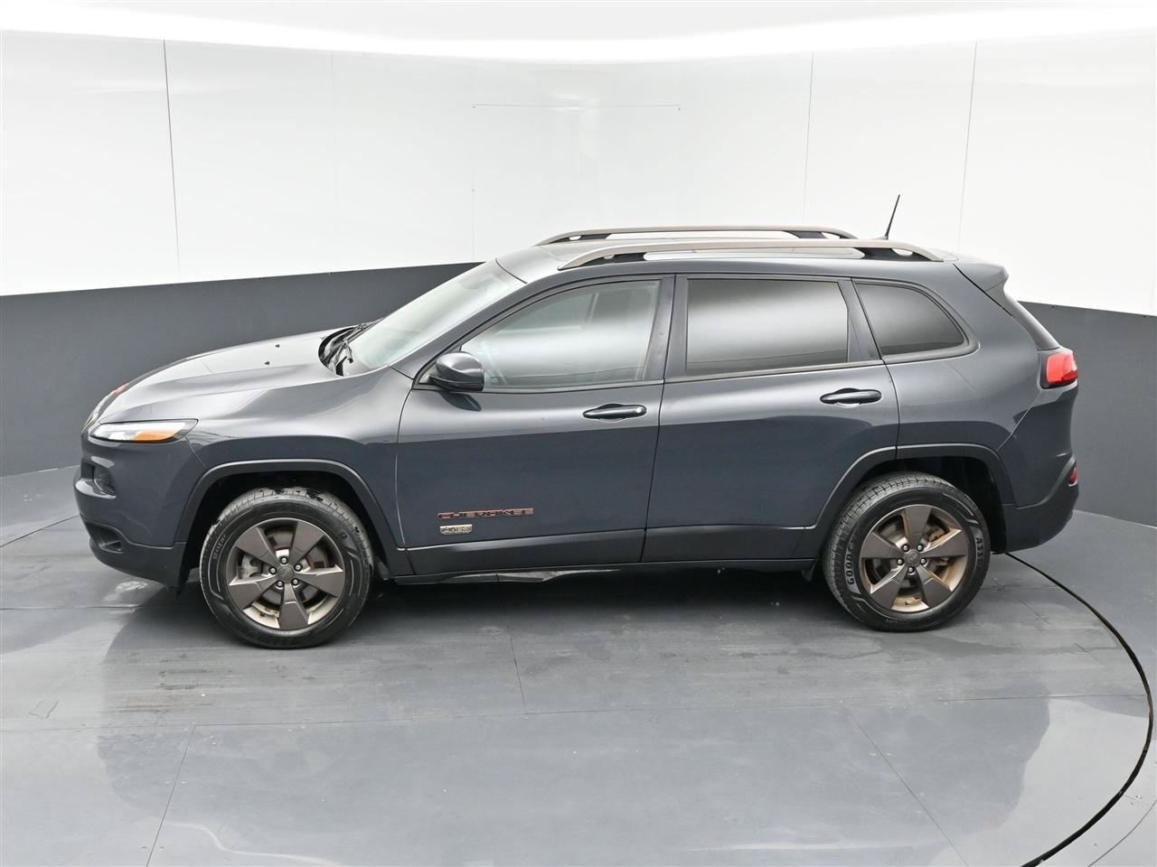 Used 2017 Jeep Cherokee 75th Anniversary AWD/4WD image 29