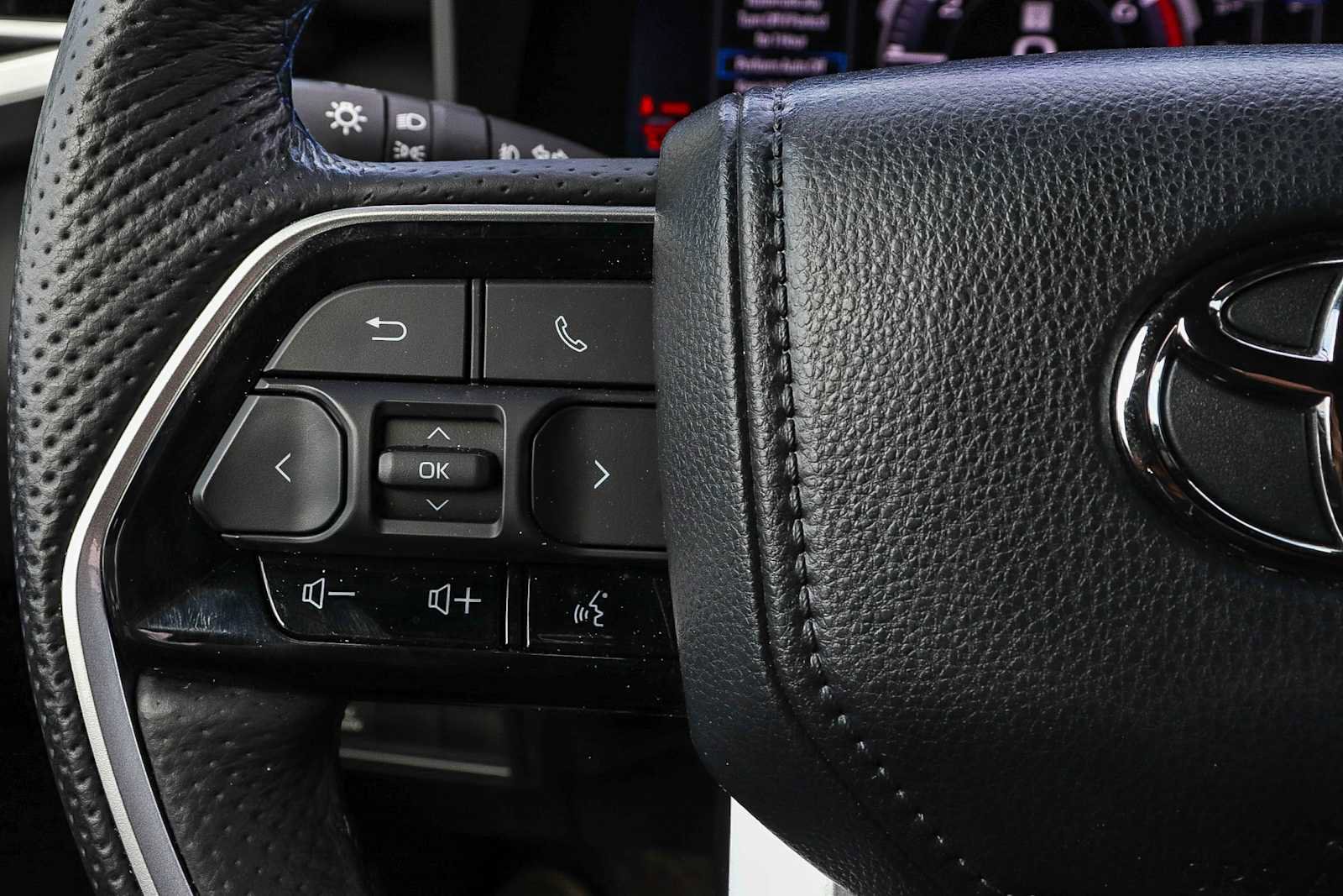 Used 2025 Toyota Sequoia Platinum image 25