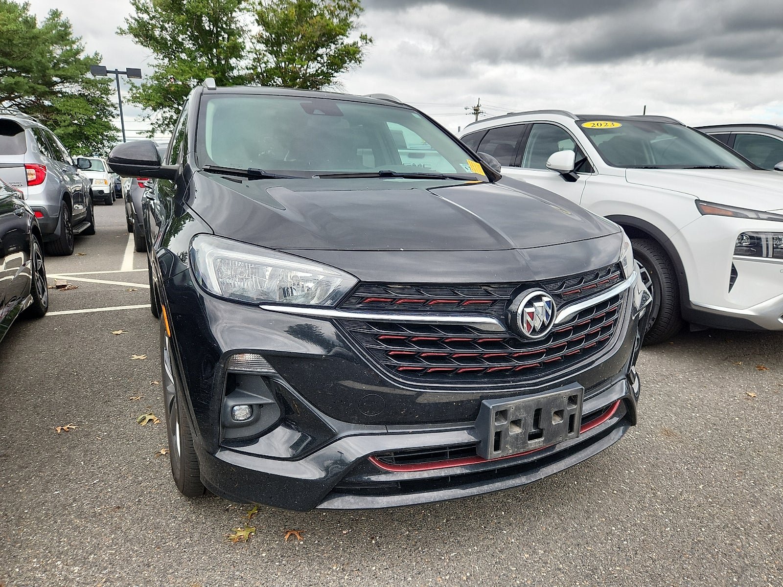 Used 2022 Buick Encore GX Select w/ Sport Touring Package FWD image 2