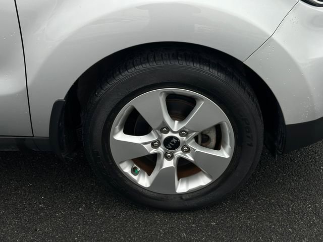 Used 2017 Kia Soul image 11
