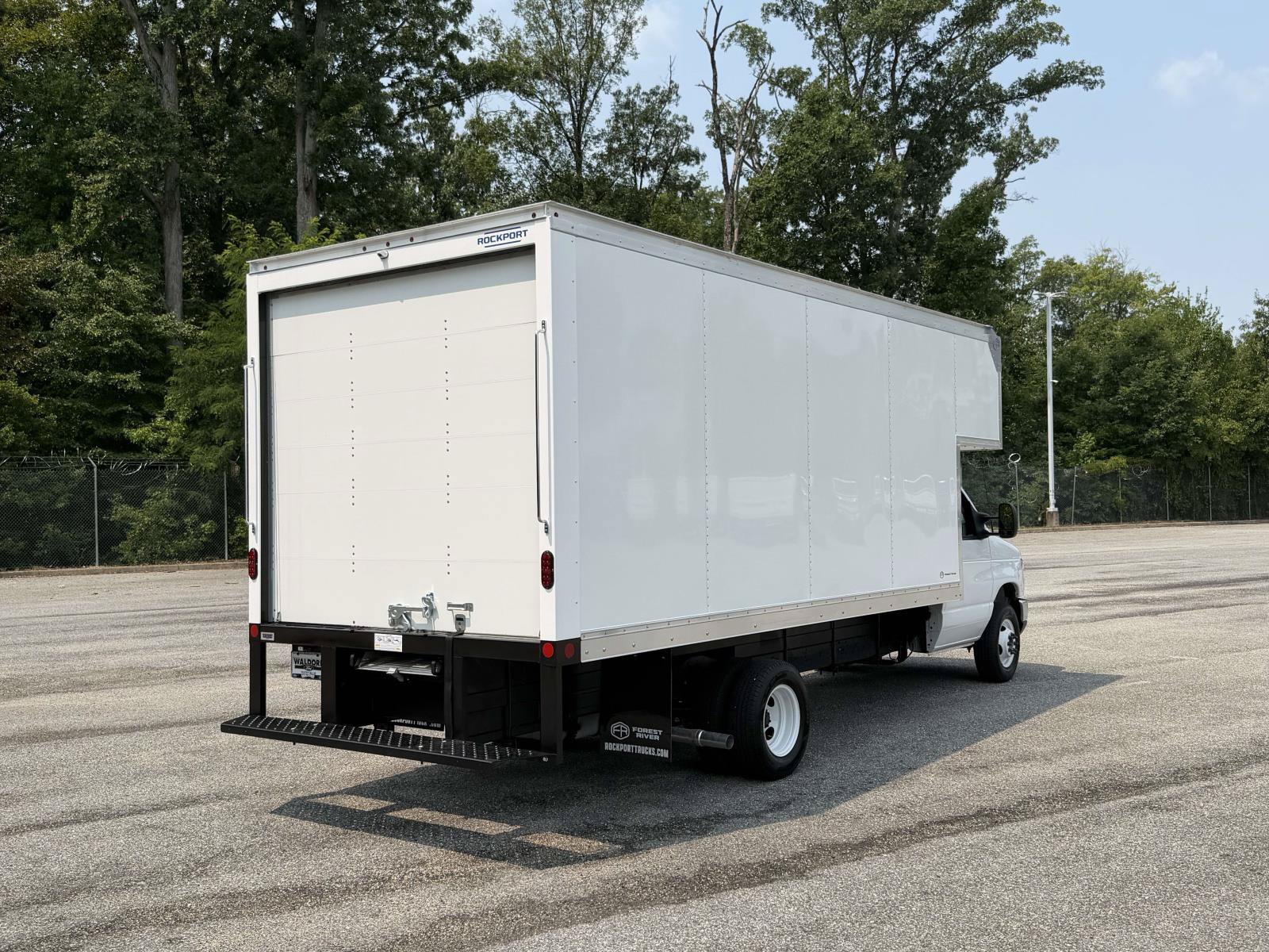 New 2027 Ford E-450 and Econoline 450 Super Duty w/ Power Equipment Group RWD image 2