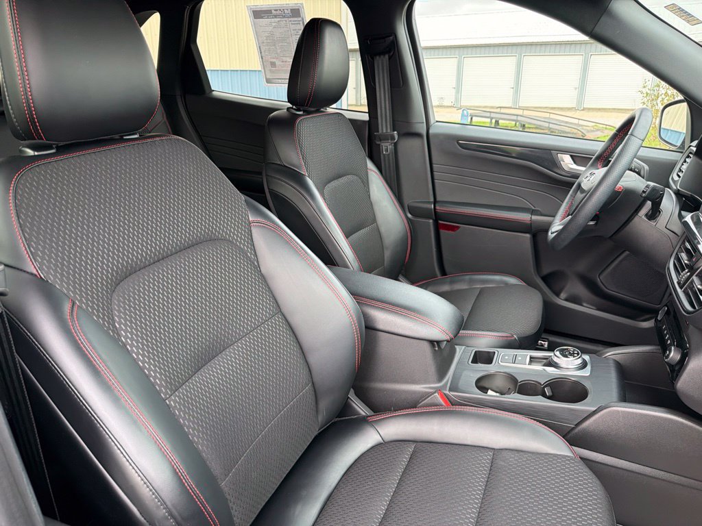 Used 2025 Ford Escape ST-Line w/ Tech Pack #1 AWD/4WD image 19