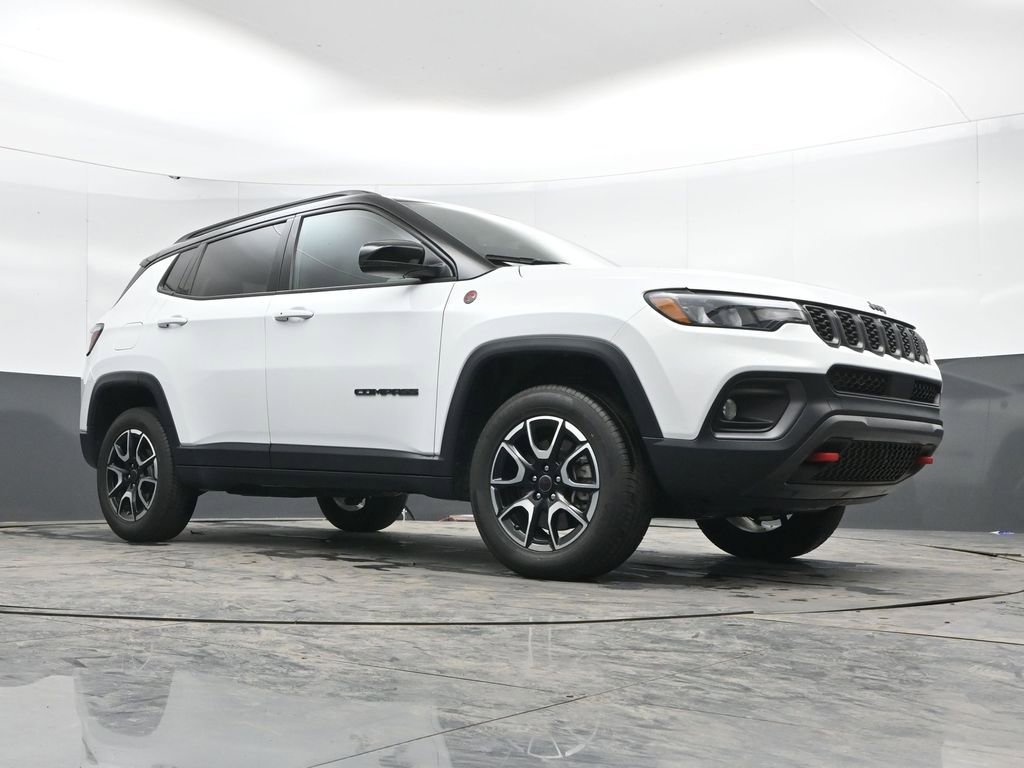 Used 2025 Jeep Compass Trailhawk image 47