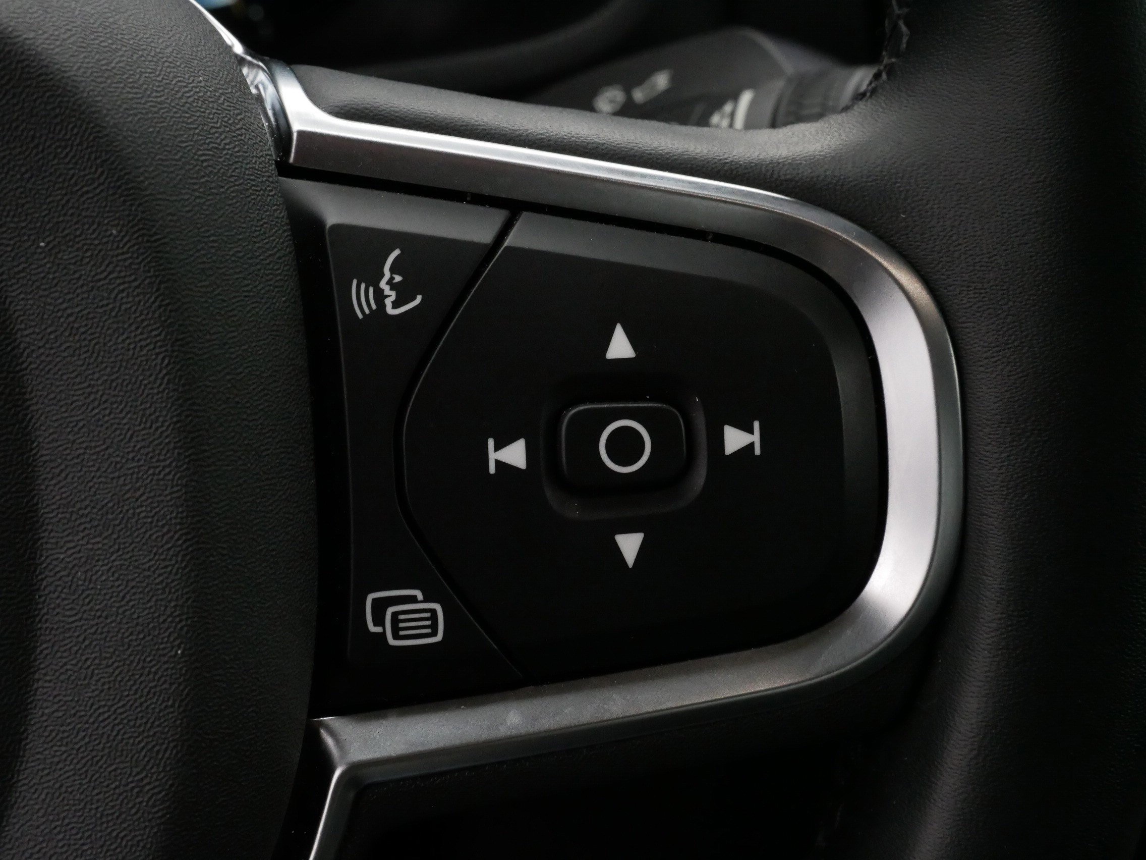 Used 2025 Volvo S60 B5 Core image 25