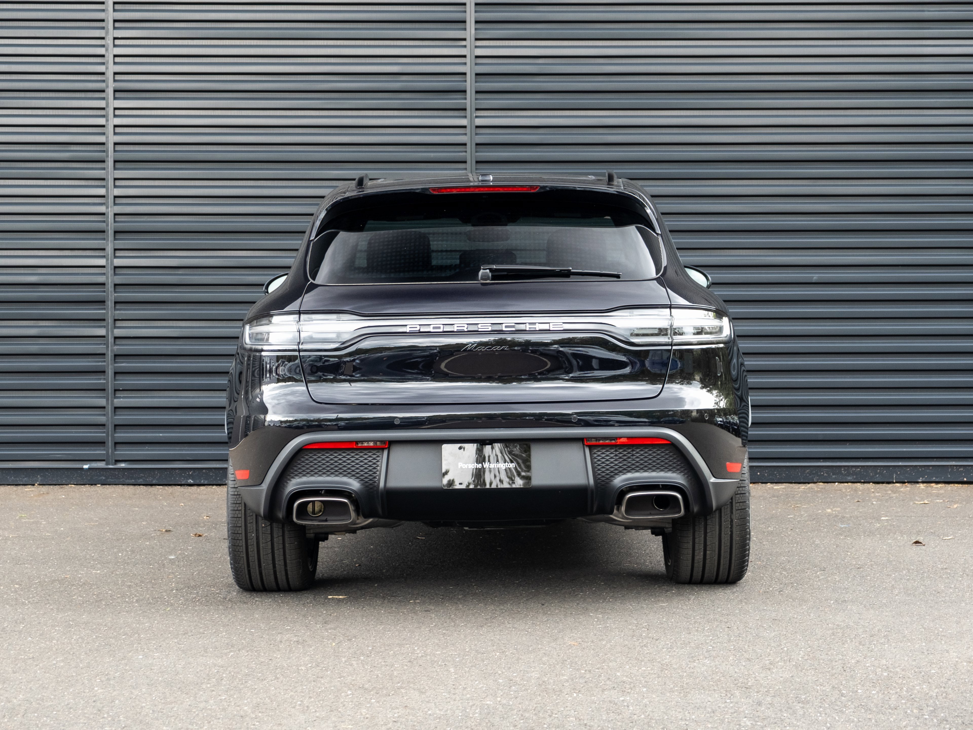 Certified 2025 Porsche Macan image 7