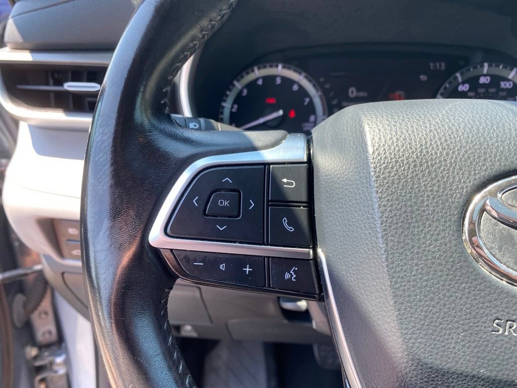 Used 2020 Toyota Highlander XLE AWD/4WD image 24