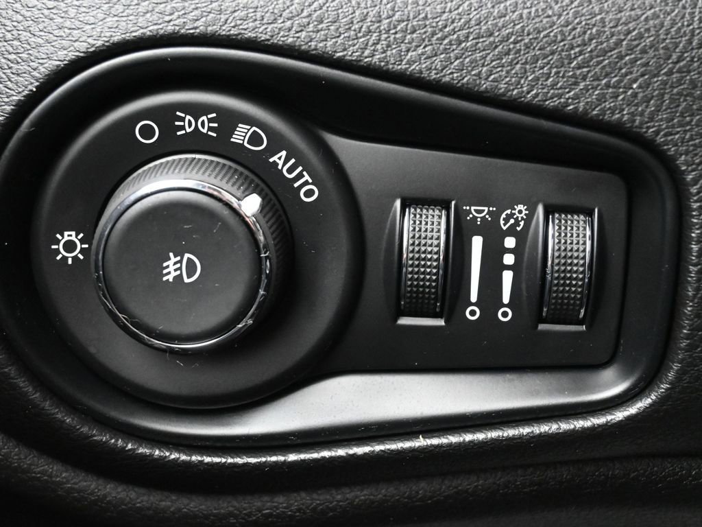 Certified 2023 Jeep Renegade Limited w/ Sun/Sound Group image 21