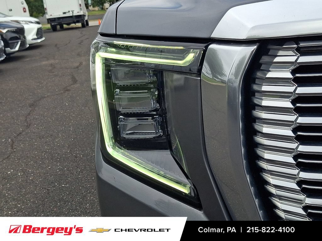 Used 2022 GMC Yukon XL Denali w/ Denali Ultimate Package AWD/4WD image 11