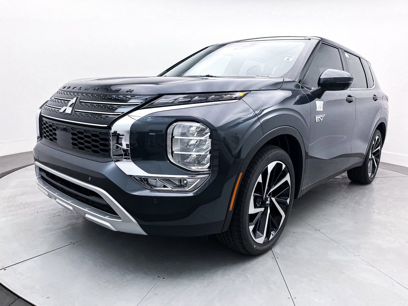 New 2025 Mitsubishi Outlander SE AWD/4WD image 3