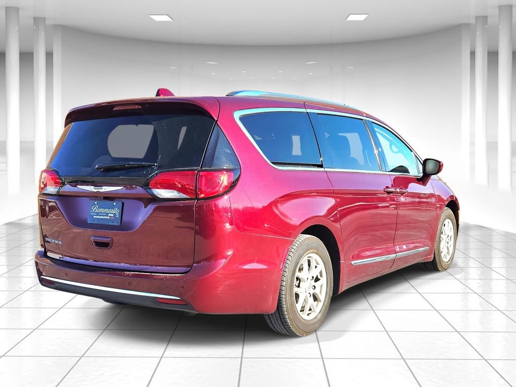 Used 2020 Chrysler Pacifica Touring-L image 3