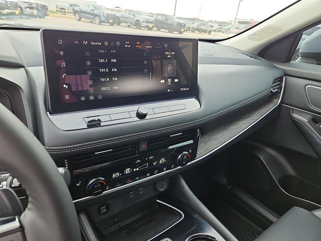 Used 2025 Nissan Rogue Platinum w/ Platinum Premium Package image 18