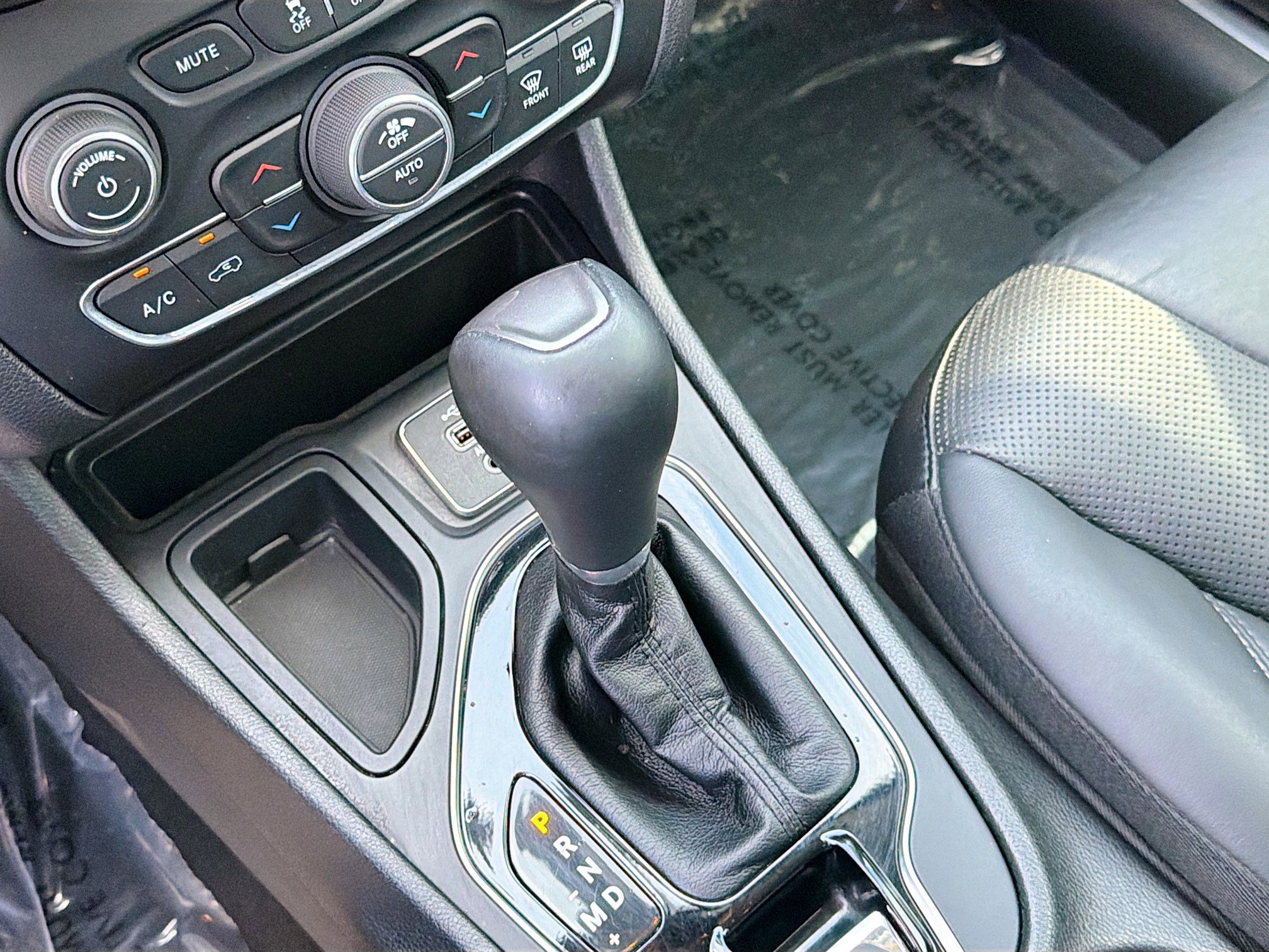 Used 2019 Jeep Cherokee Limited FWD image 27