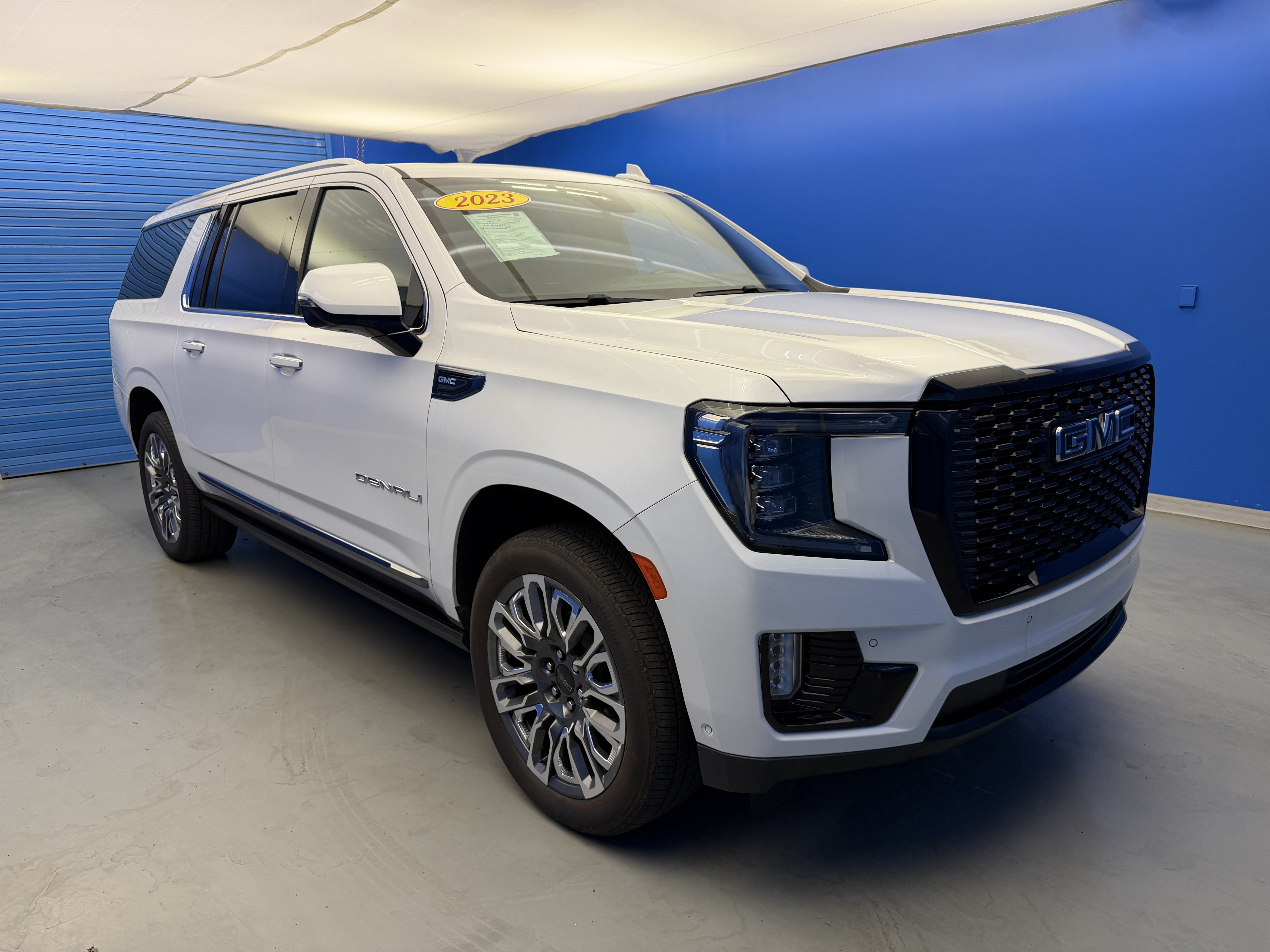 Used 2023 GMC Yukon XL Denali Ultimate AWD/4WD image 2