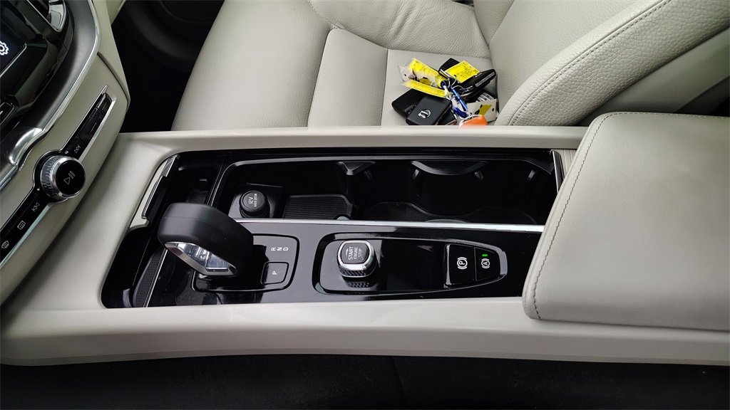 Certified 2023 Volvo XC60 B5 Core w/ Climate Package image 21