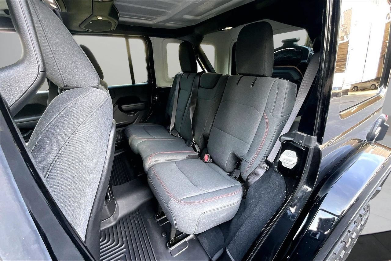 Used 2024 Jeep Wrangler Unlimited Rubicon w/ Technology Group AWD/4WD image 21