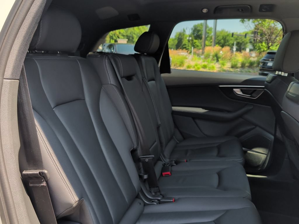 Used 2025 Audi Q7 3.0T Premium Plus AWD/4WD image 35