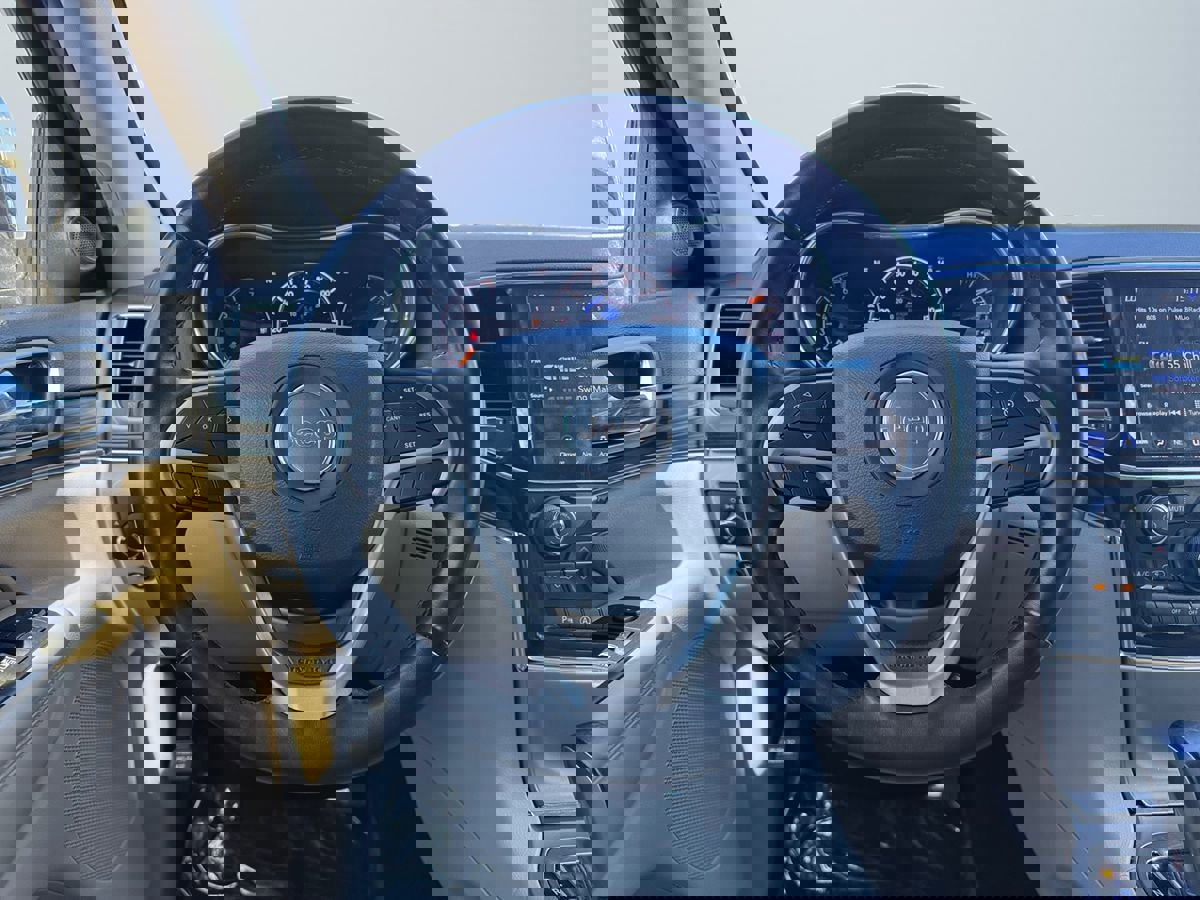 Used 2022 Jeep Grand Cherokee Limited image 12