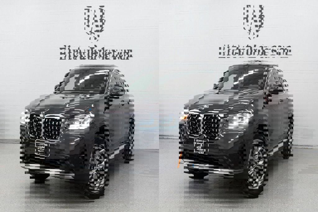 Used 2025 BMW X4 xDrive30i w/ Premium Package image 1