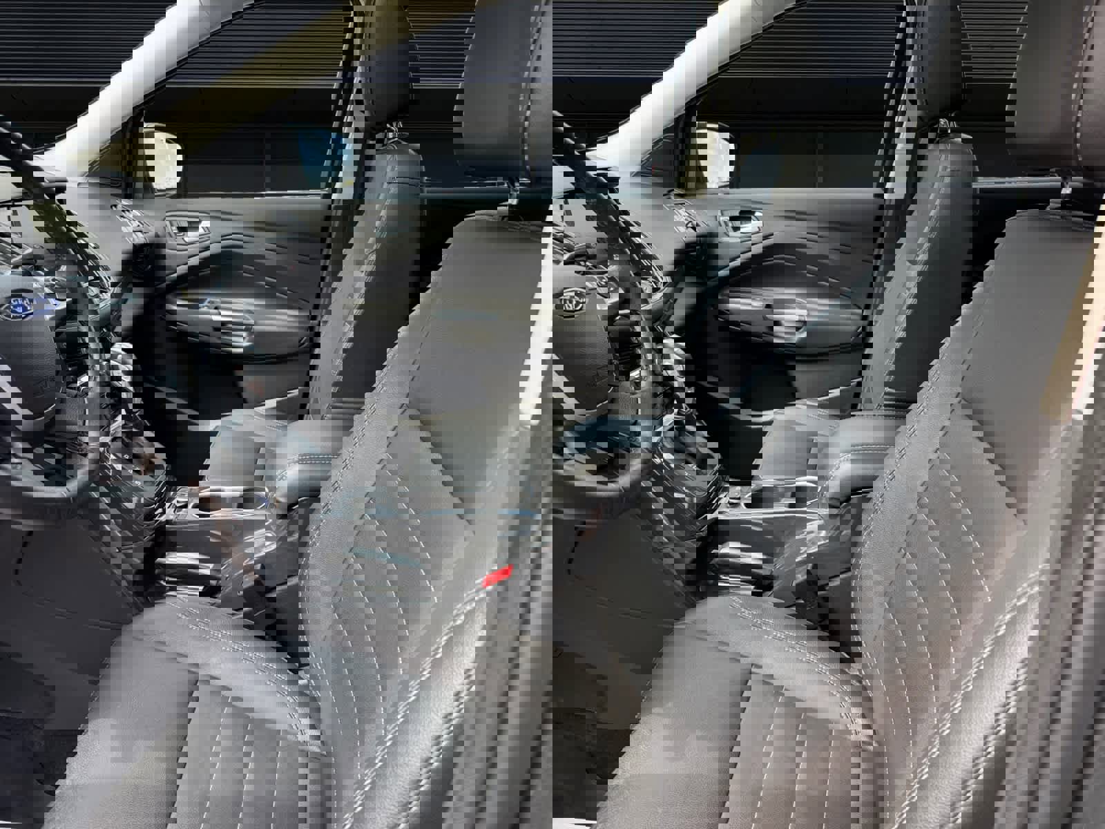 Used 2014 Ford Escape Titanium w/ Equipment Group 401A AWD/4WD image 2