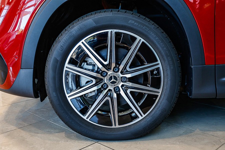 Used 2024 Mercedes-Benz EQB 300 4MATIC image 9