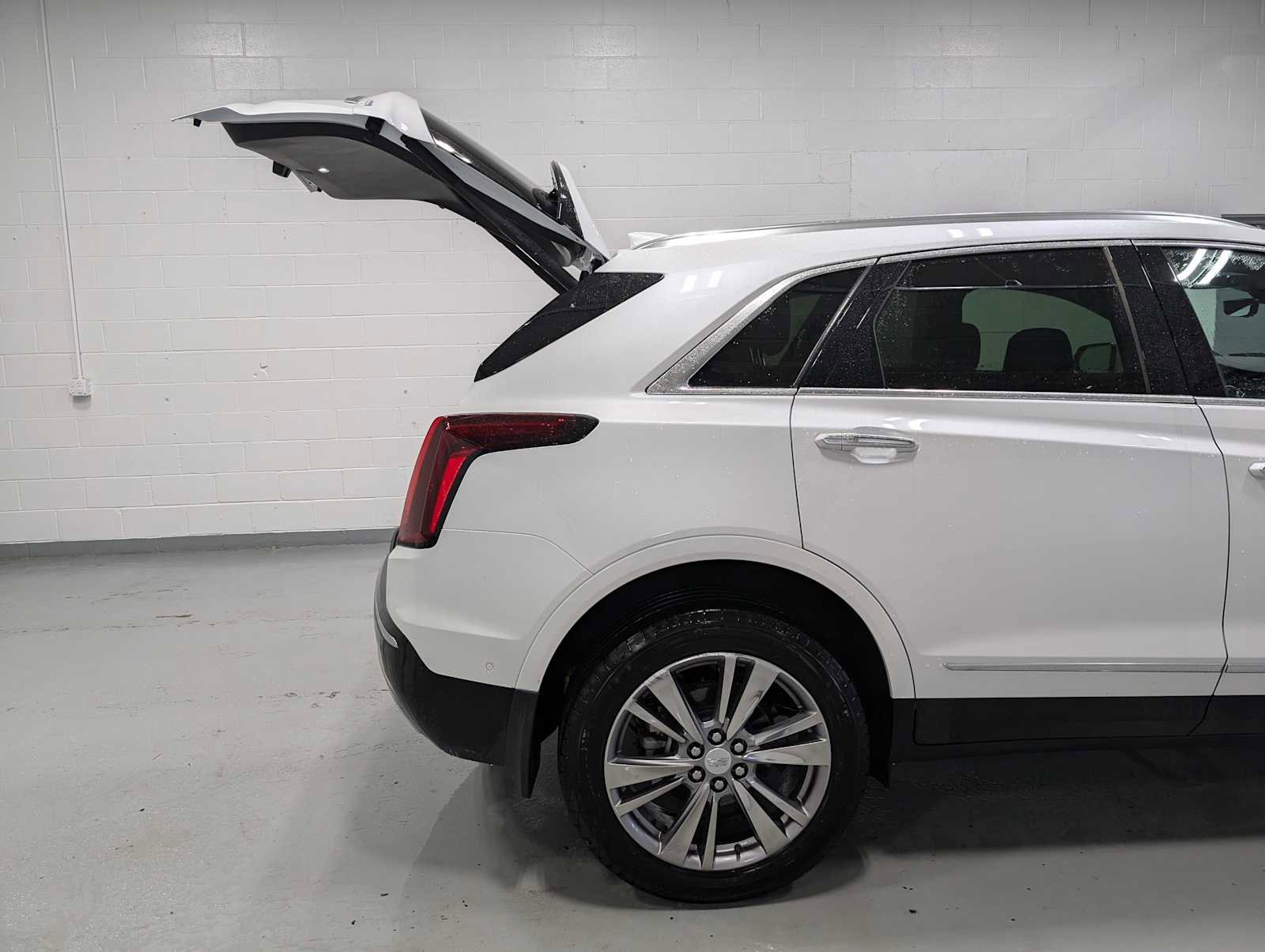 New 2025 Cadillac XT5 Premium Luxury w/ Technology Package FWD image 7