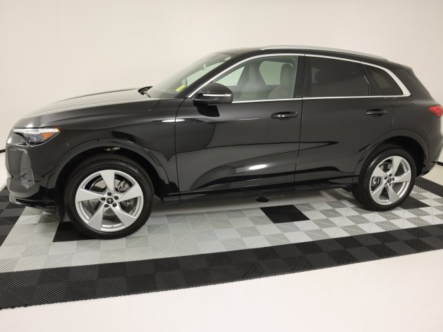 Certified 2025 Audi Q5 Premium Plus w/ Premium Plus AWD/4WD image 2