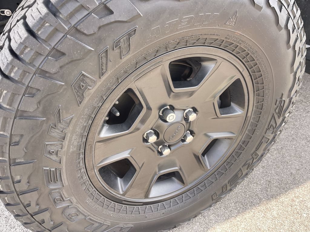 Used 2021 Jeep Gladiator Mojave AWD/4WD image 11