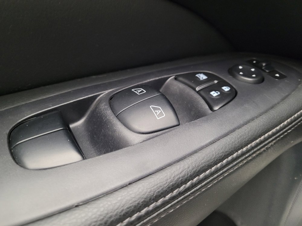 Used 2019 Nissan Pathfinder SL image 27