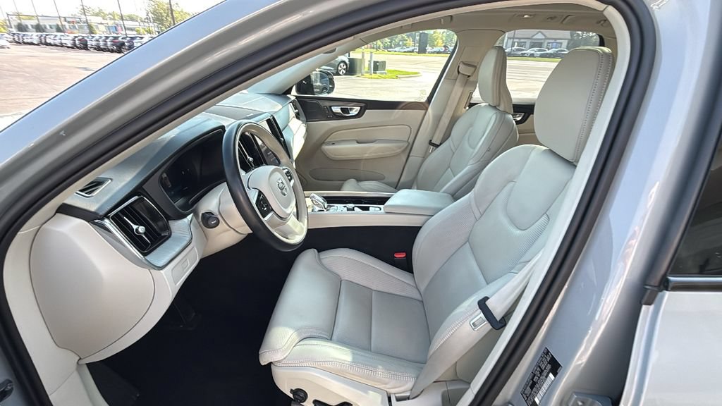 Certified 2025 Volvo XC60 B5 Ultra AWD/4WD image 24