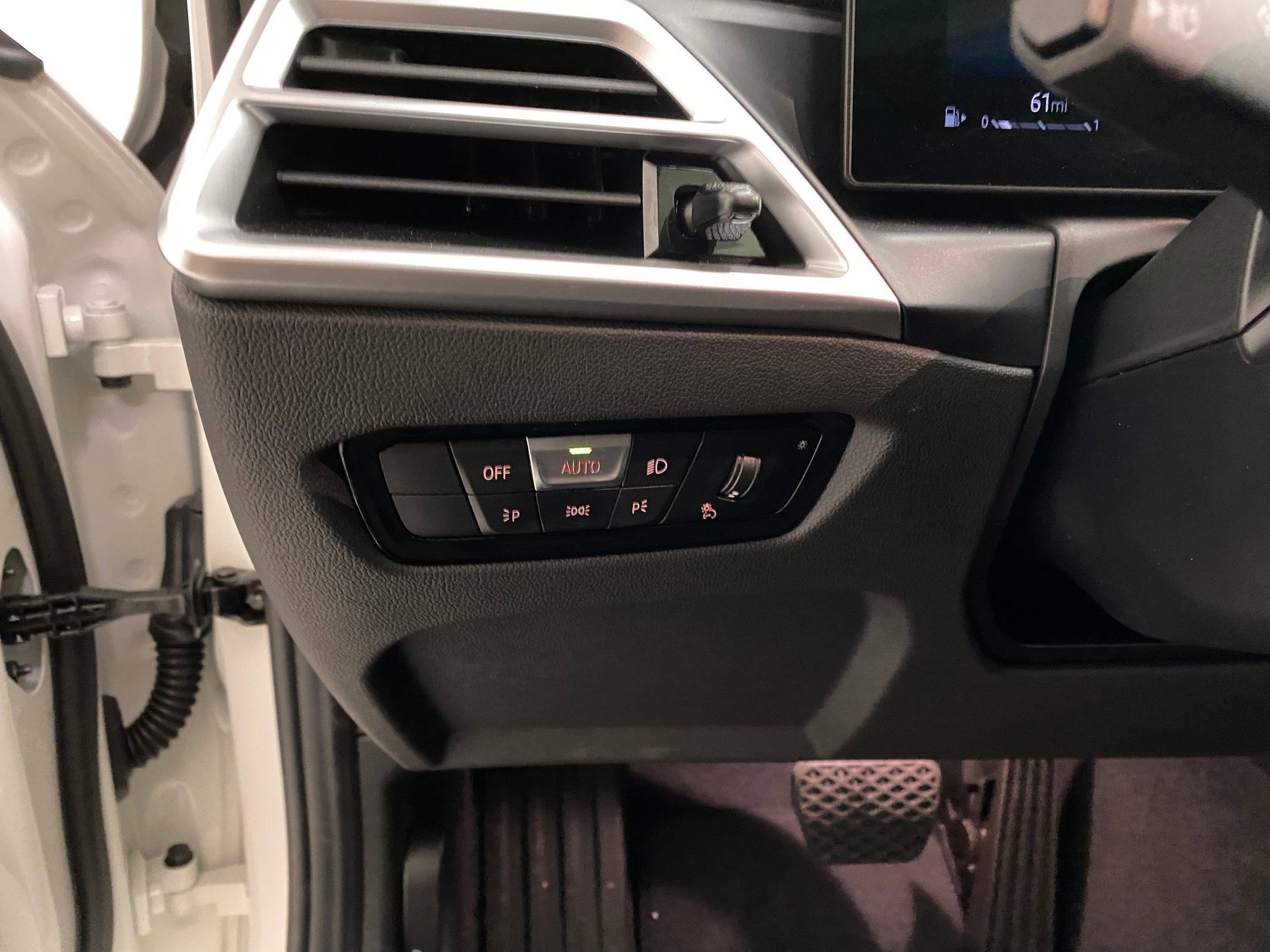 Used 2025 BMW 330i xDrive Sedan w/ Convenience Package image 23