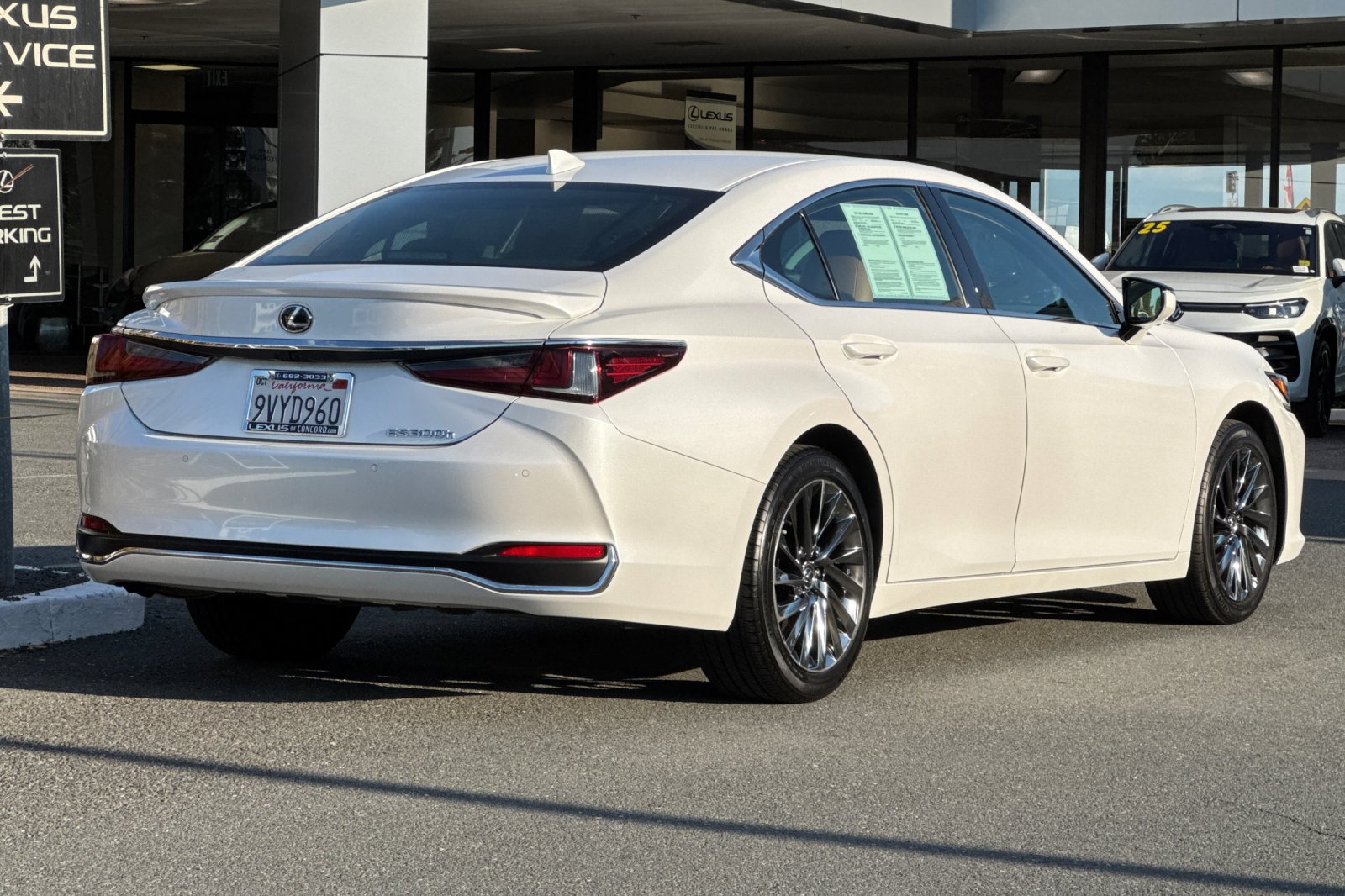 Certified 2025 Lexus ES 300h w/ Accessory Package (Z1) FWD image 4
