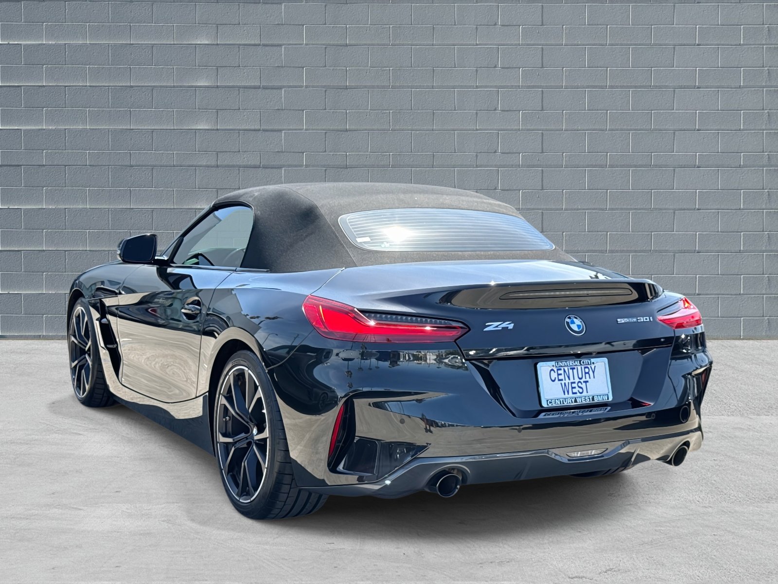 Certified 2024 BMW Z4 sDrive30i w/ Shadowloine Package image 4