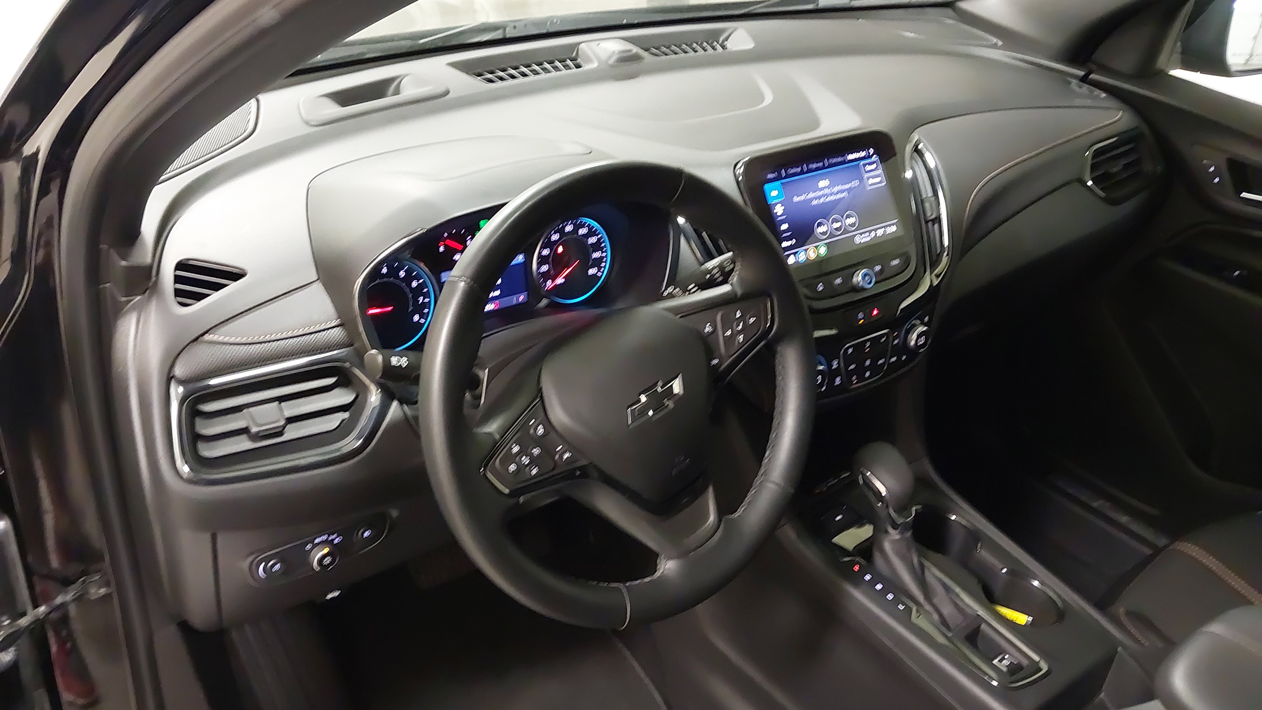 Used 2023 Chevrolet Equinox Premier AWD/4WD image 17