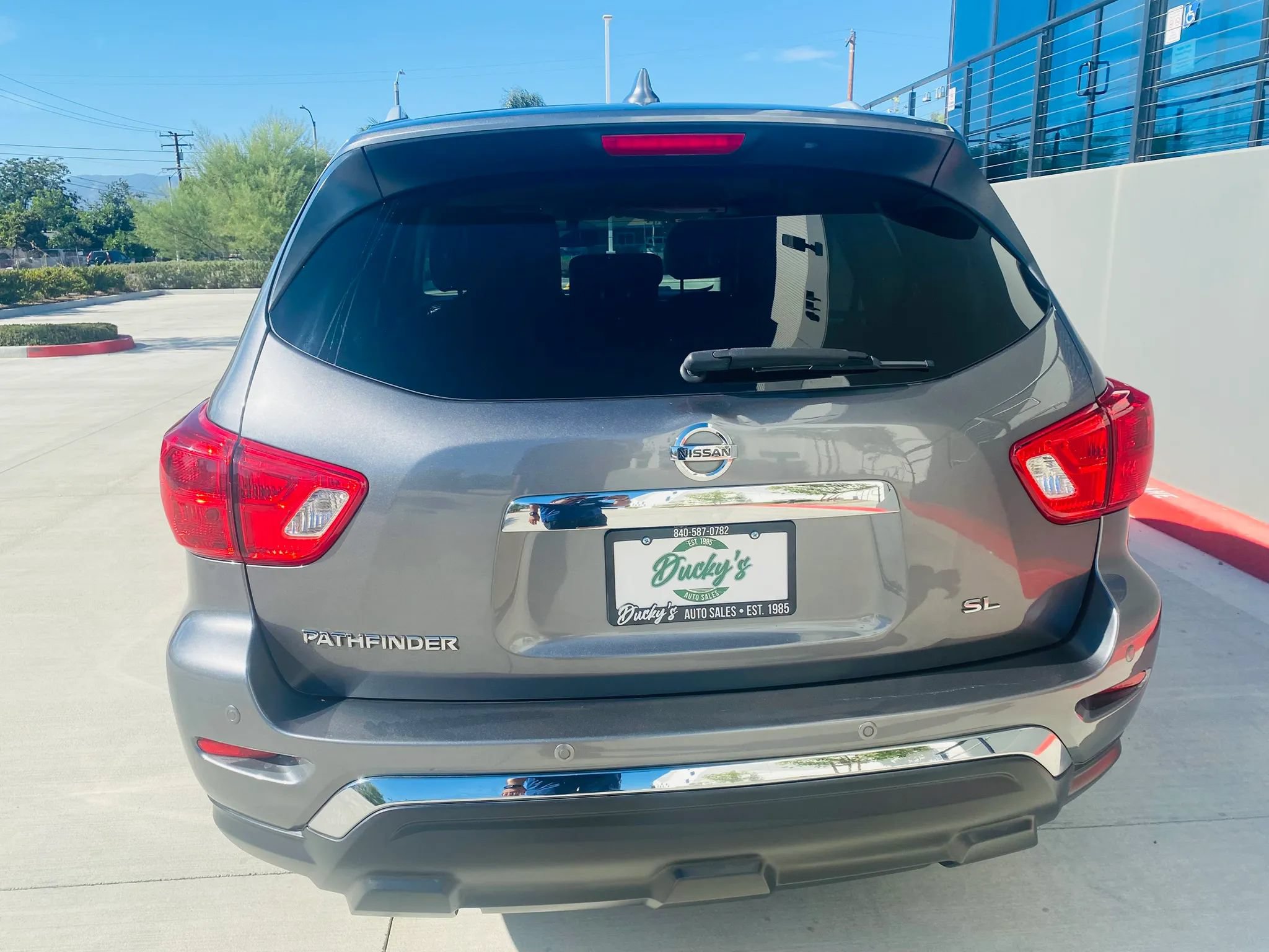 Used 2019 Nissan Pathfinder SL FWD image 5