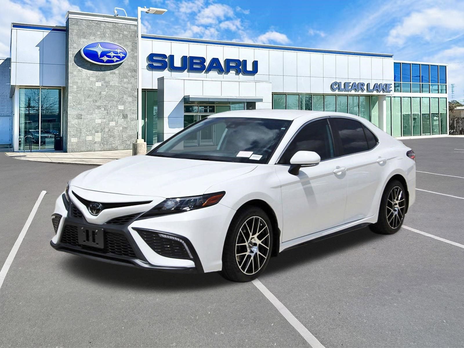 Used 2023 Toyota Camry SE w/ Convenience Package image 3