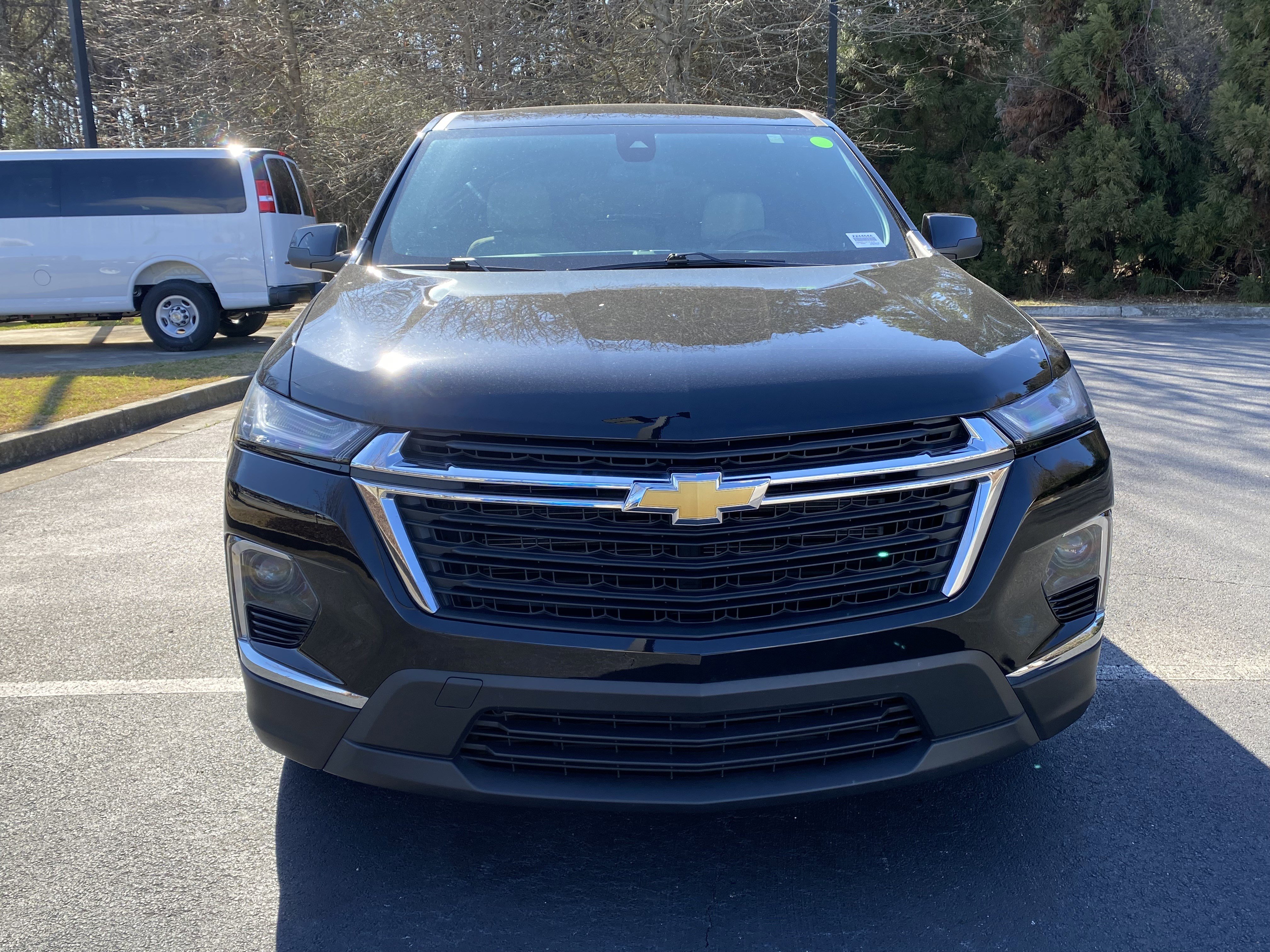 Used 2023 Chevrolet Traverse LS image 3