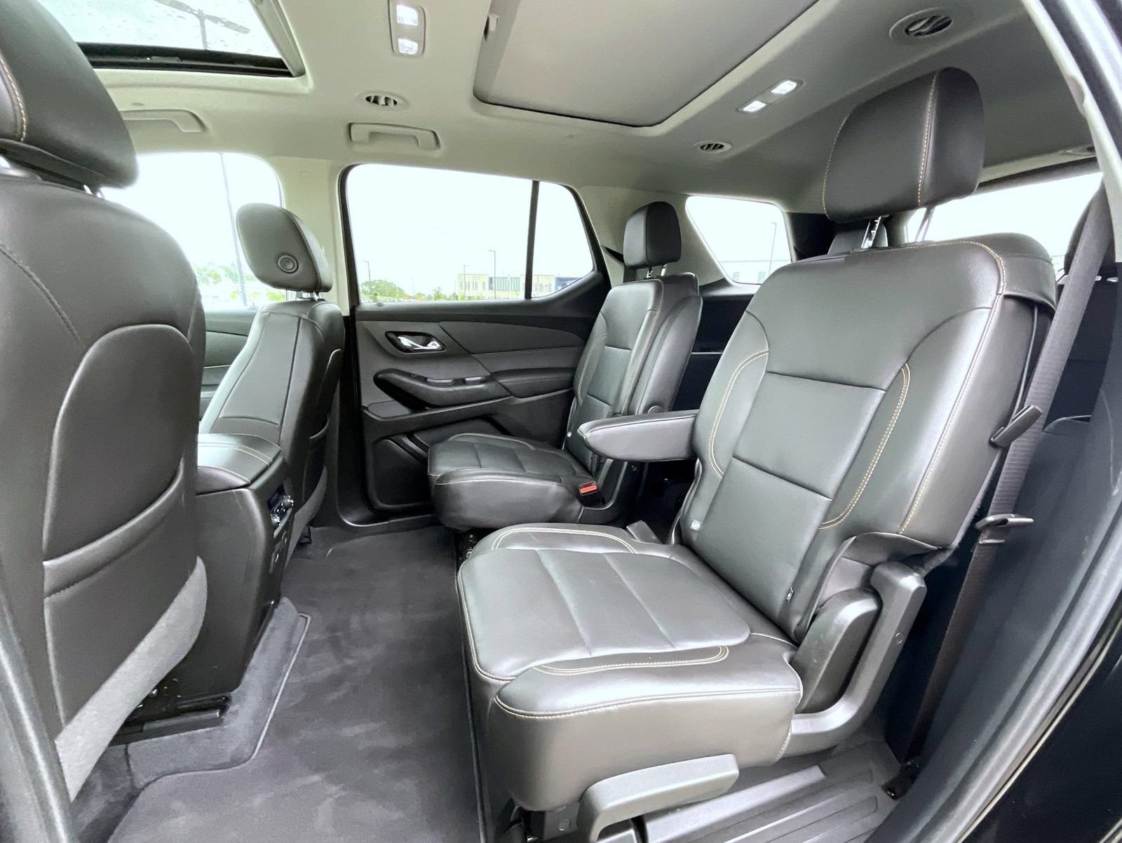 Used 2021 Chevrolet Traverse Premier w/ Redline Edition AWD/4WD image 19
